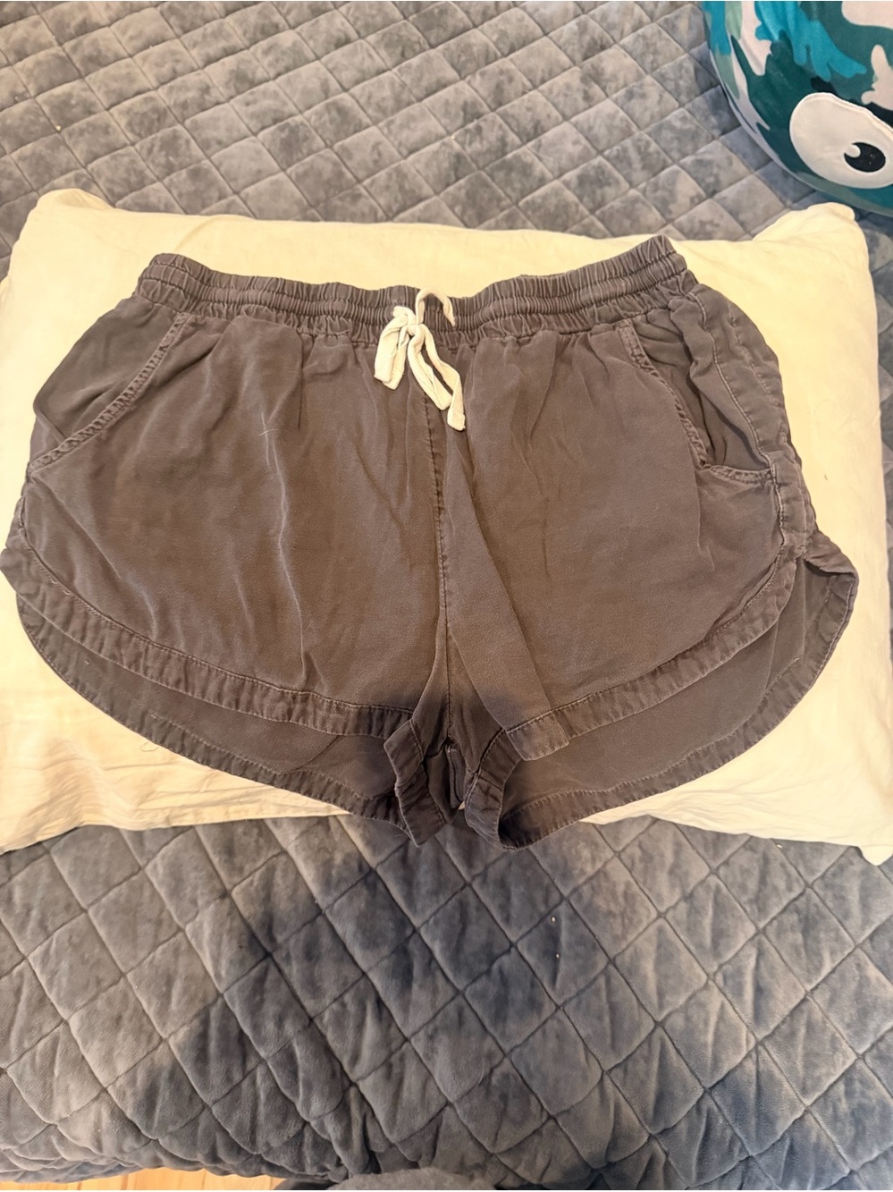 Billabong Women’s Casual Drawstring Shorts — Gray